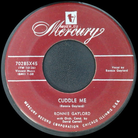 Ronnie Gaylord - Cuddle Me / Oh, Am I Lonely side A