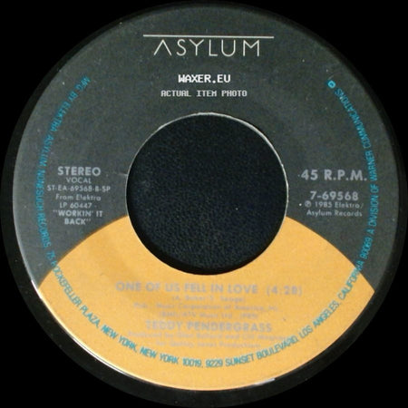 Teddy Pendergrass - One Of Us Fell In Love / Love 4/2 side A