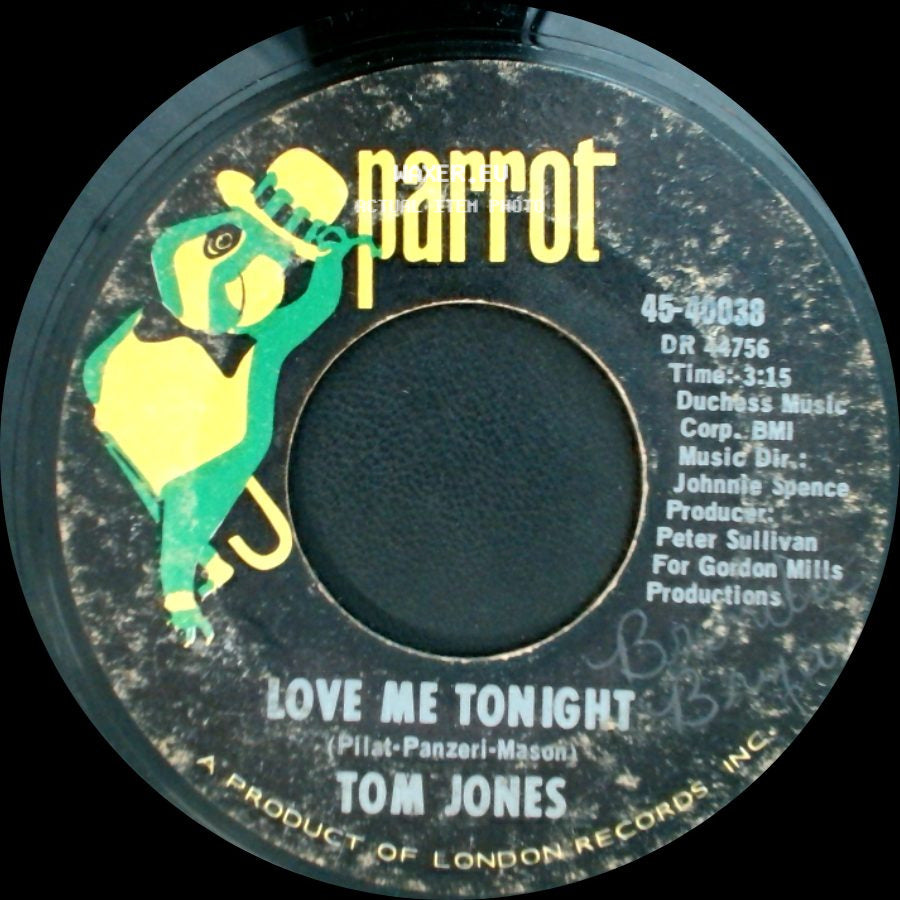 Tom Jones - Love Me Tonight / Hide And Seek side A