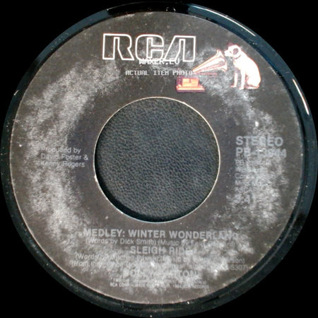 Poco / Kenny Rogers - Medley: Winter Wonderland / Sleigh Ride / The Christmas Song side A