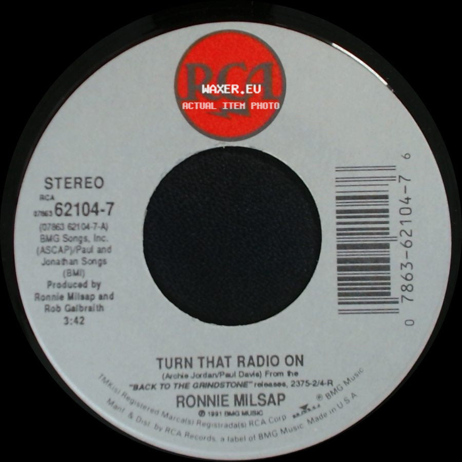 Ronnie Milsap - Old Habits Are Hard To Break / Turn That Radio On side B