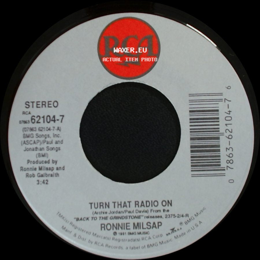 Ronnie Milsap - Old Habits Are Hard To Break / Turn That Radio On side B