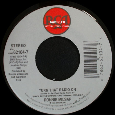 Ronnie Milsap - Old Habits Are Hard To Break / Turn That Radio On side B