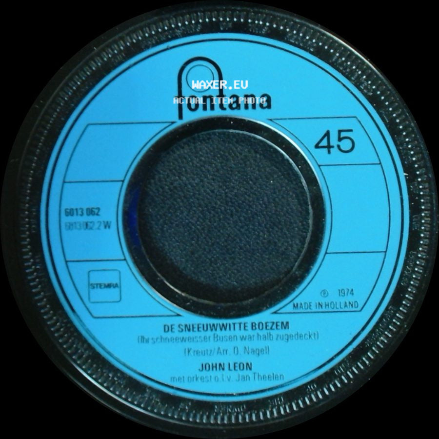 John Leon - De Sneuwwitte Boezem / Het Was Een Lekker Stuk.... (Sie War Süss Und Braun Wie Schokolade) side A