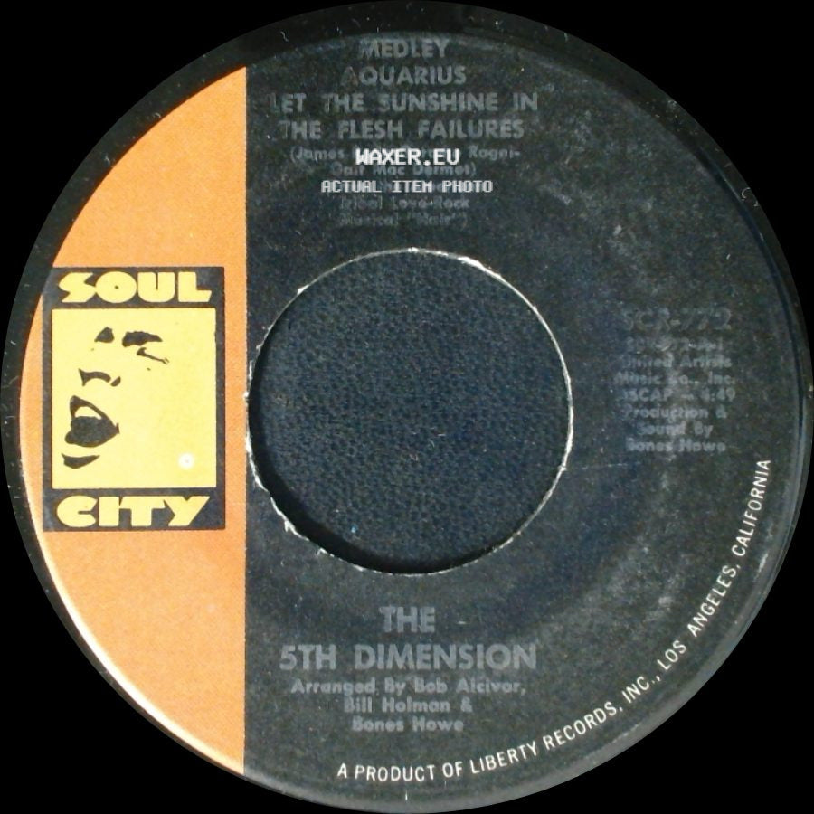 The 5Th Dimension - Medley Aquarius Let The Sunshine In The Flesh Failures / Don'tcha Hear Me Callin' To Ya side A