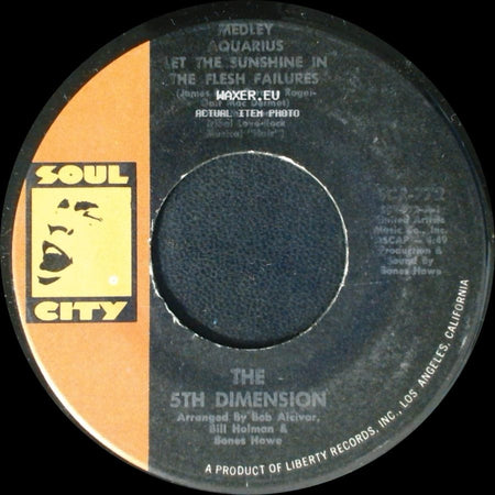 The 5Th Dimension - Medley Aquarius Let The Sunshine In The Flesh Failures / Don'tcha Hear Me Callin' To Ya side A