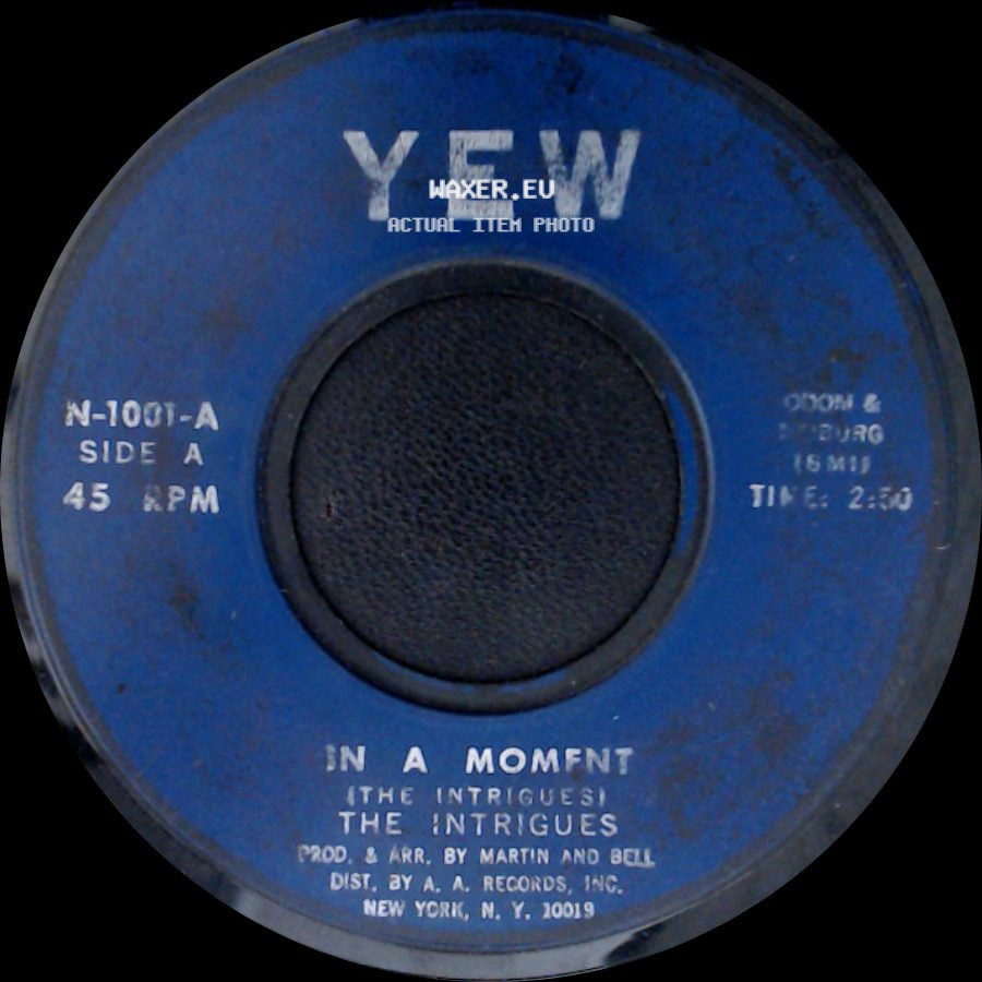 The Intrigues - In A Moment / Scotchman Rock side A