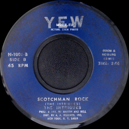 The Intrigues - In A Moment / Scotchman Rock side B