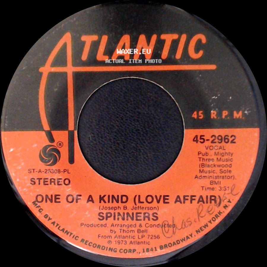 Spinners - One Of A Kind (Love Affair) / Don't Let The Green Grass Fool You side A