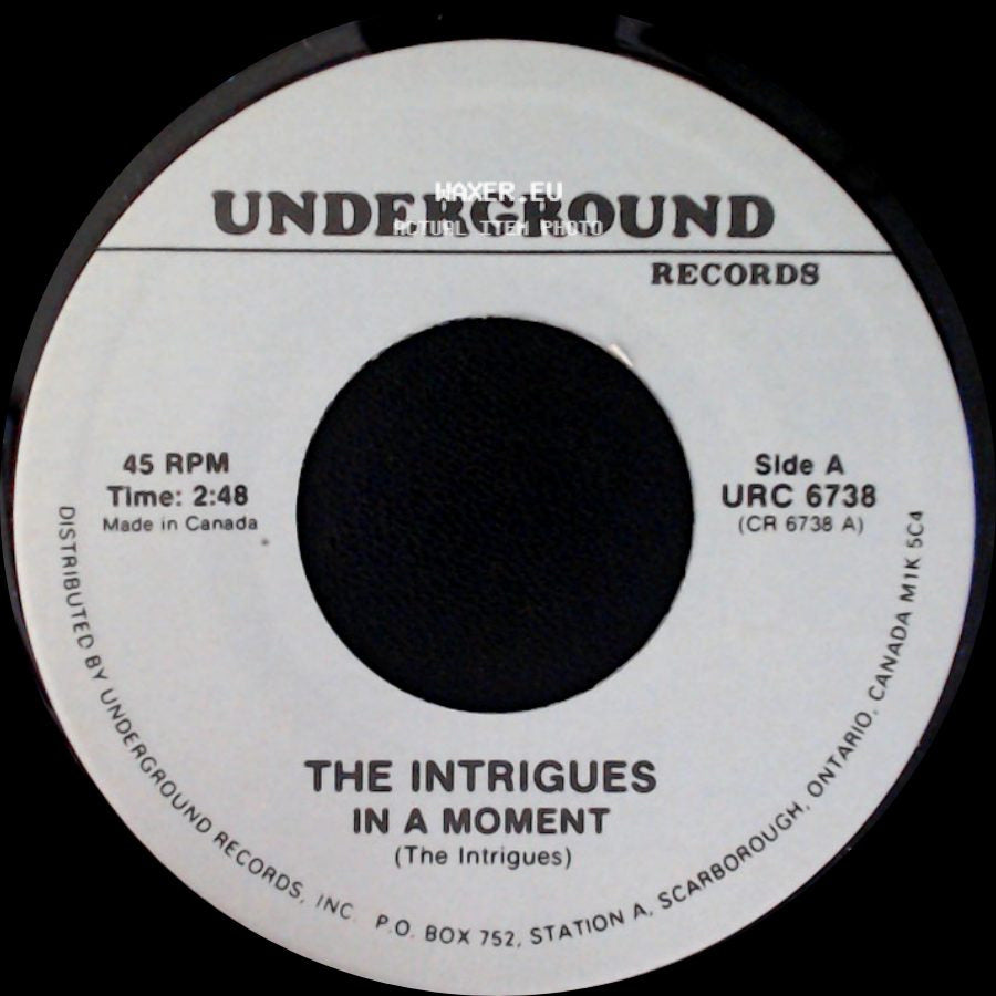 The Intrigues / The Ivy Three - In A Moment / Yogi side A