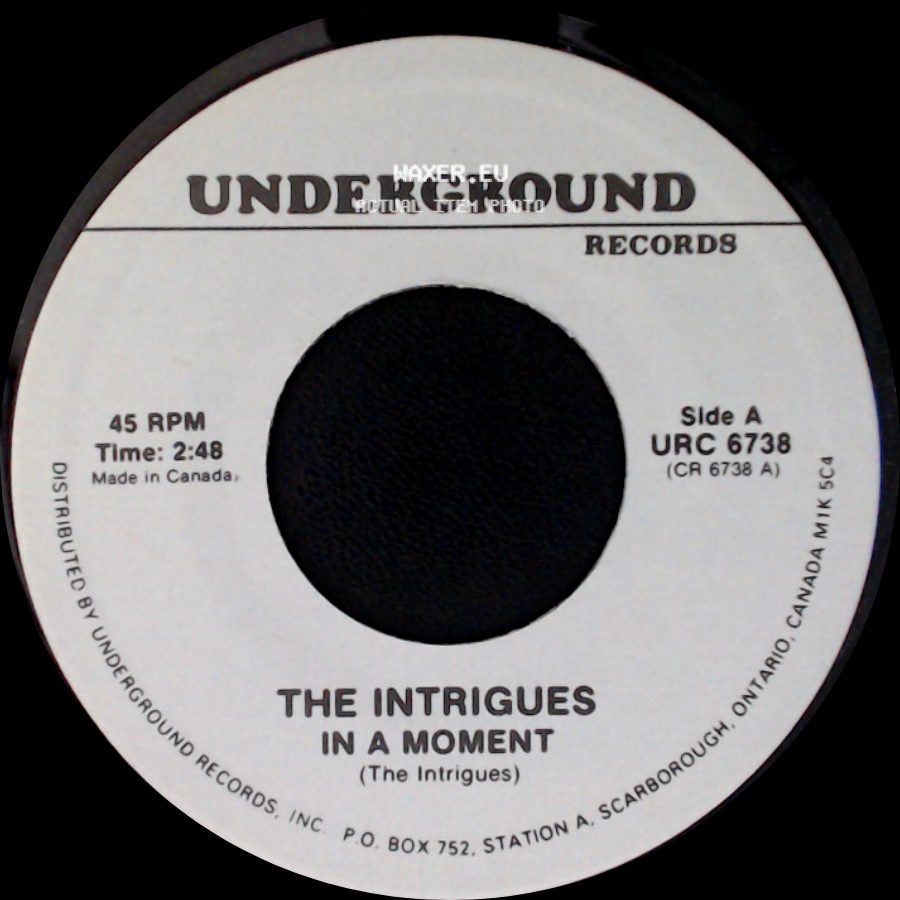 The Intrigues / The Ivy Three - In A Moment / Yogi side A