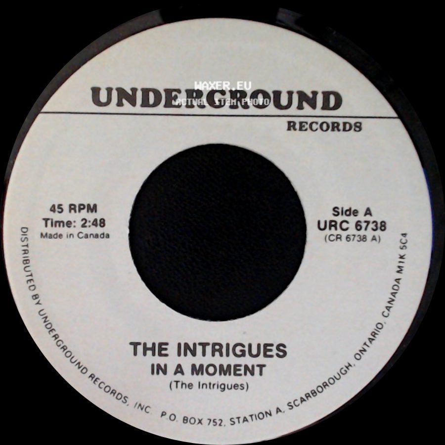 The Intrigues / The Ivy Three - In A Moment / Yogi side A