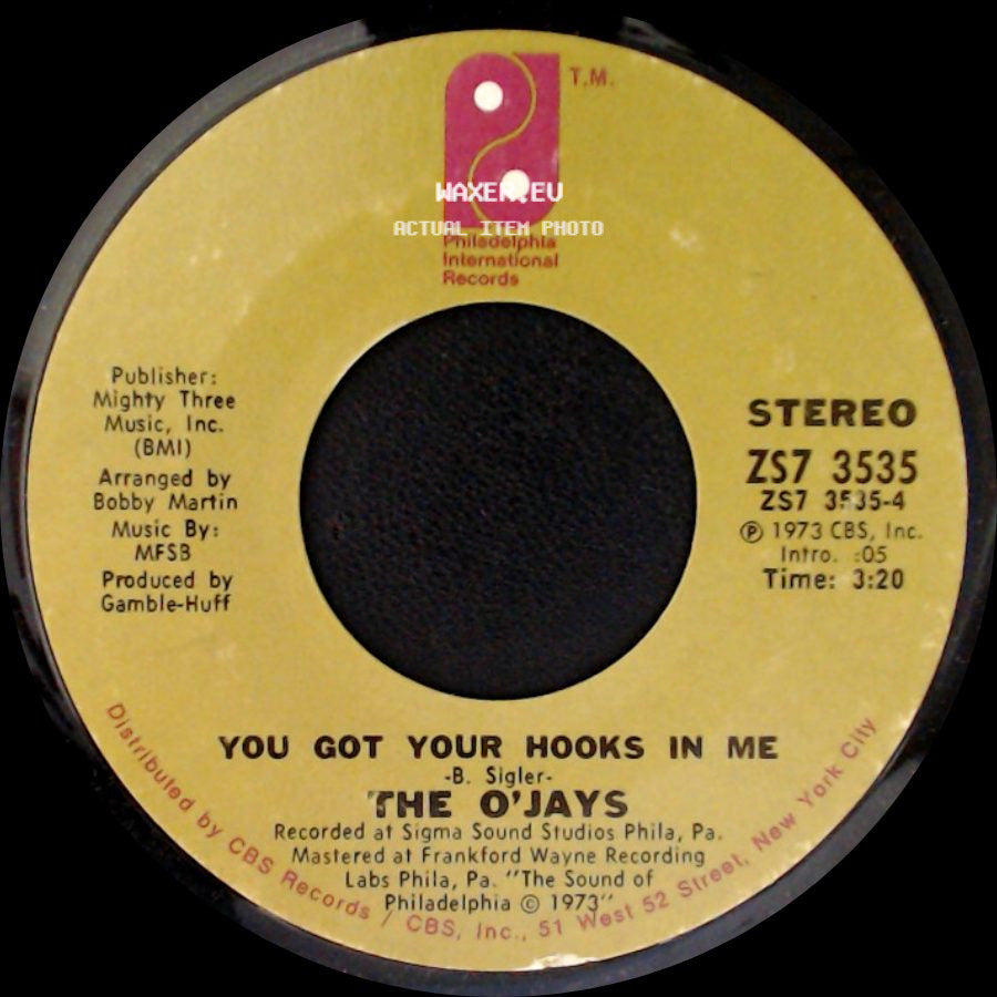 The O'jays - Put Your Hands Together / You Got Your Hooks In Me side B