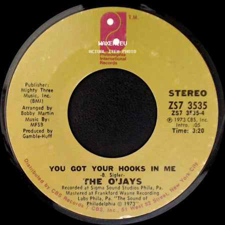 The O'jays - Put Your Hands Together / You Got Your Hooks In Me side B