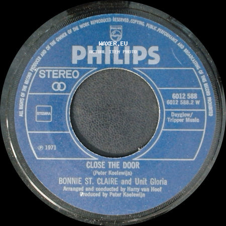 Bonnie St. Claire And Unit Gloria - I Won't Stand Between Them / Close The Door side B