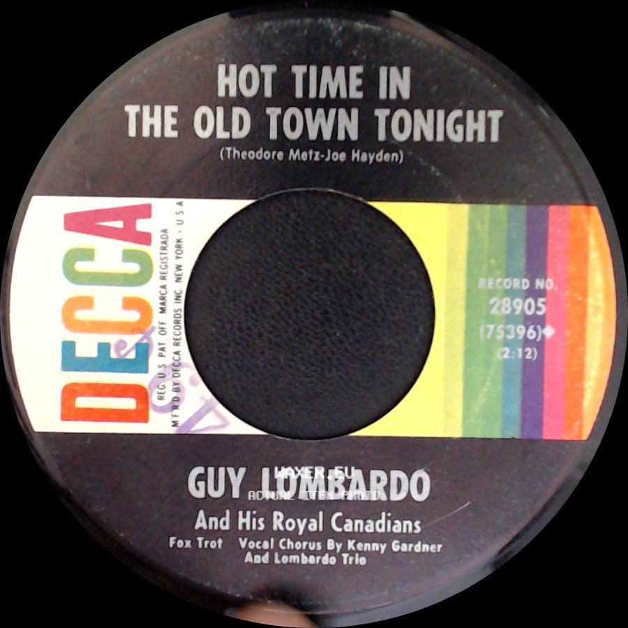 Guy Lombardo And His Royal Canadians - Auld Lang Syne (Should Auld Acquaintance Be Forgot) / Hot Time In The Old Town Tonight side B
