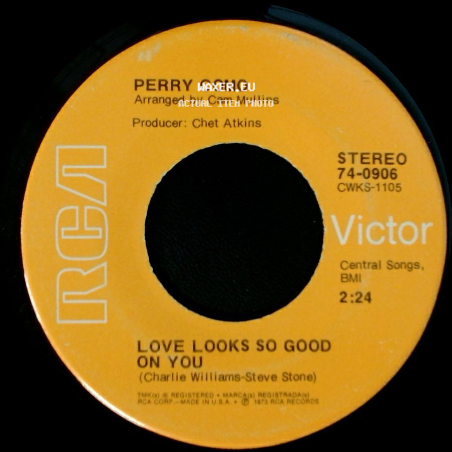 Perry Como - And I Love You So / Love Looks So Good On You side B