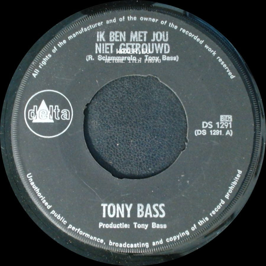 Tony Bass - Ik Ben Met Jou Niet Getrouwd / Huil Nou Niet side A