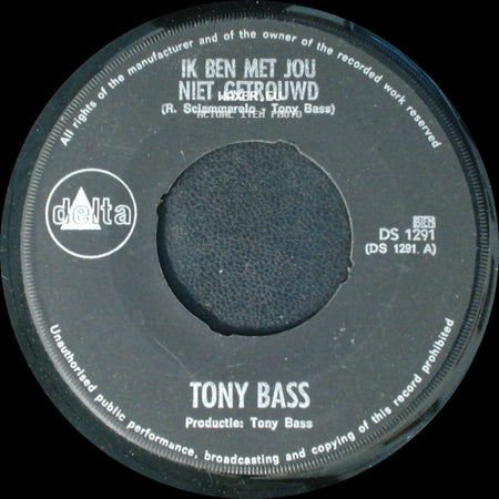 Tony Bass - Ik Ben Met Jou Niet Getrouwd / Huil Nou Niet side A