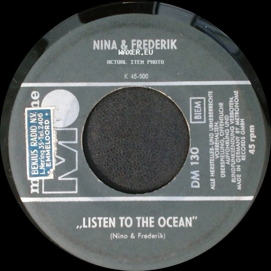 Nina & Frederik - "Listen To The Ocean" / Ich Träum' Von Einem Kleinen Haus side A