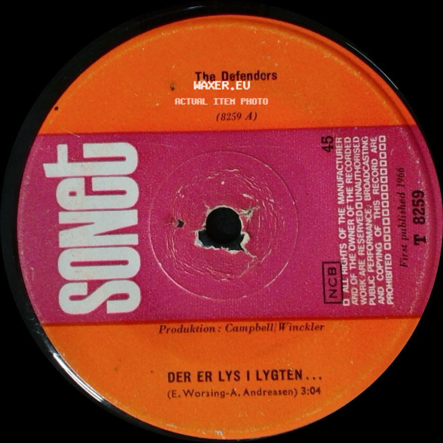 The Defenders - Der Er Lys I Lygte... / Ti Små Snavsede Fingre side A