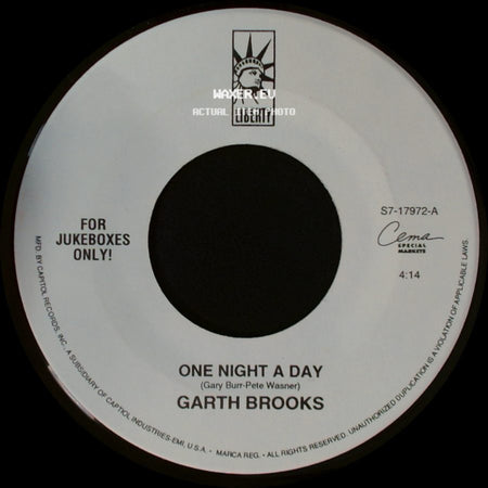 Garth Brooks - Mr. Blue / One Night A Day side B
