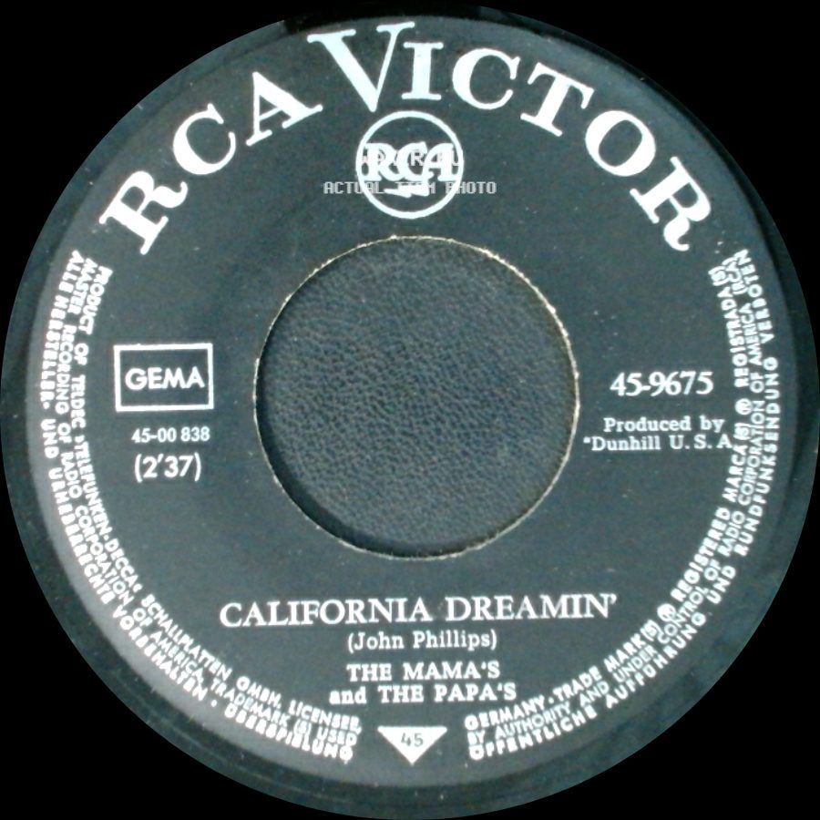 The Mama's And The Papa's - California Dreamin' / Somebody Groovy side A