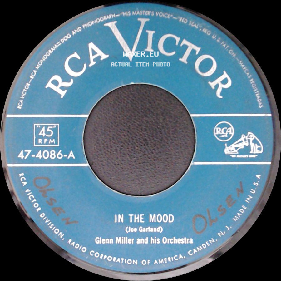Glenn Miller And His Orchestra - In The Mood / A String Of Pearls side A