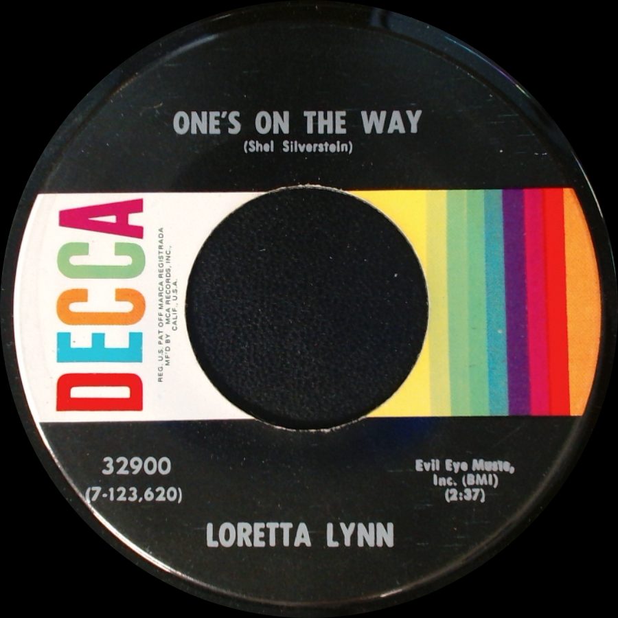 Loretta Lynn - One's On The Way / Kinfolks Holler side A