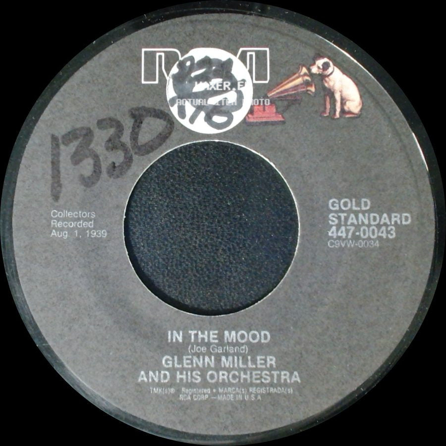 Glenn Miller And His Orchestra - In The Mood / A String Of Pearls side A