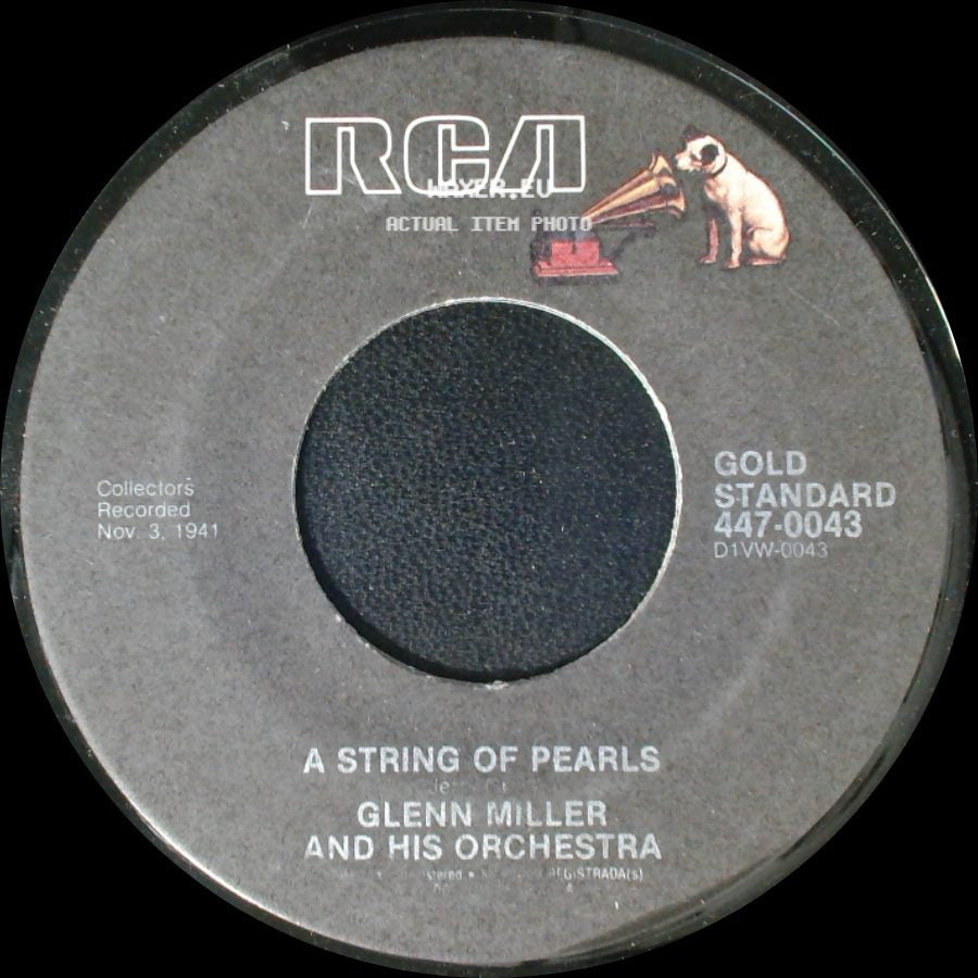 Glenn Miller And His Orchestra - In The Mood / A String Of Pearls side B