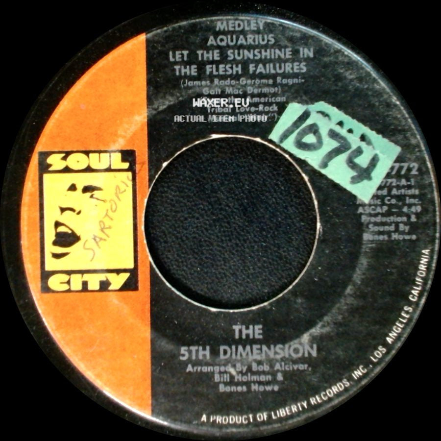 The 5Th Dimension - Medley Aquarius Let The Sunshine In The Flesh Failures / Don'tcha Hear Me Callin' To Ya side A