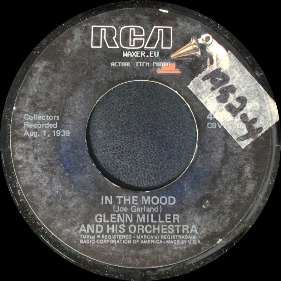 Glenn Miller And His Orchestra - In The Mood / A String Of Pearls side A