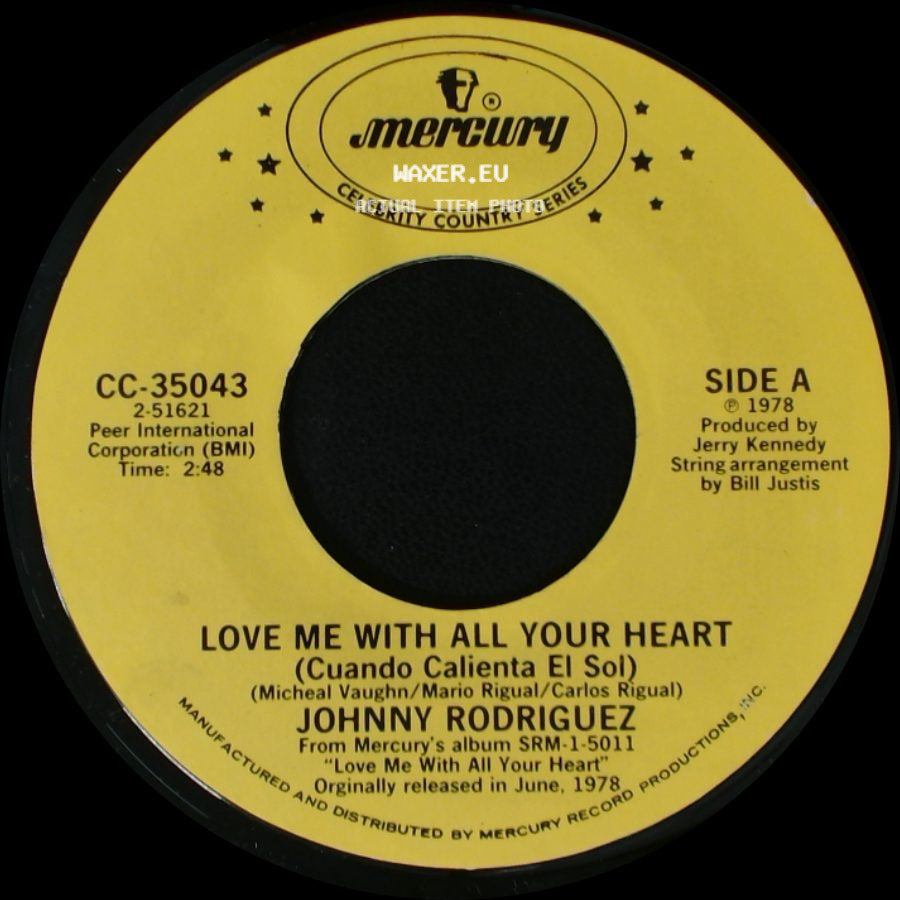 Johnny Rodriguez - Love Me With All Your Heart (Cuando Calienta El Sol) / We Believe In Happy Endings side A