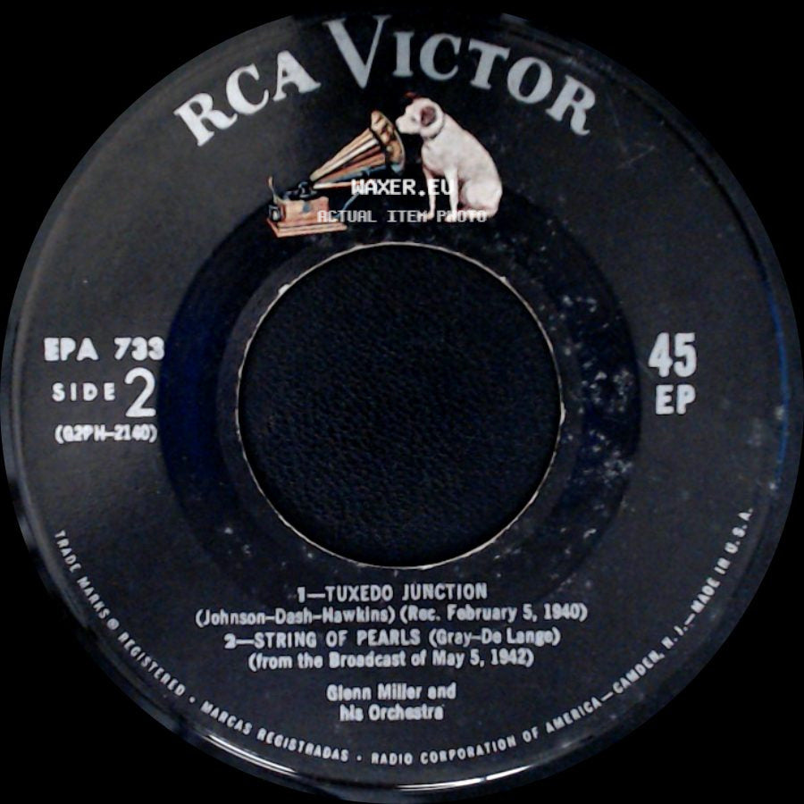 Glenn Miller And His Orchestra - Moonlight Serenade / In The Mood / Tuxedo Junction / String Of Pearls side B