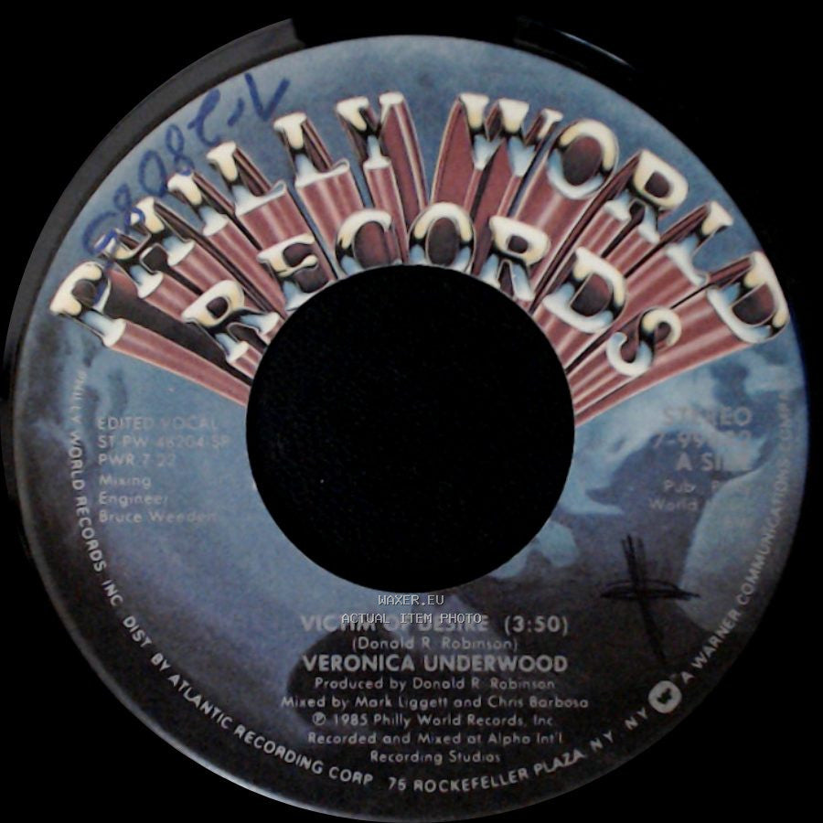 Veronica Underwood - Victim Of Desire (3:50) / Victim Of Desire side A