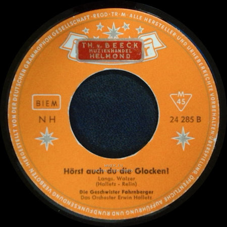 Die Geschwister Fahrnberger - Zwischen Den Bergen / Hörst Auch Du Die Glocken! side B