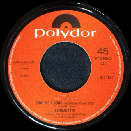 Bernadette - Sing Me A Song (Nederlandse Verse) / Sing Me A Song (English Version) side A