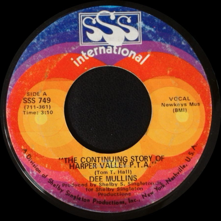 Dee Mullins - The Continuing Story Of Harper Valley P.T.A. / Satisfied Old Man side A