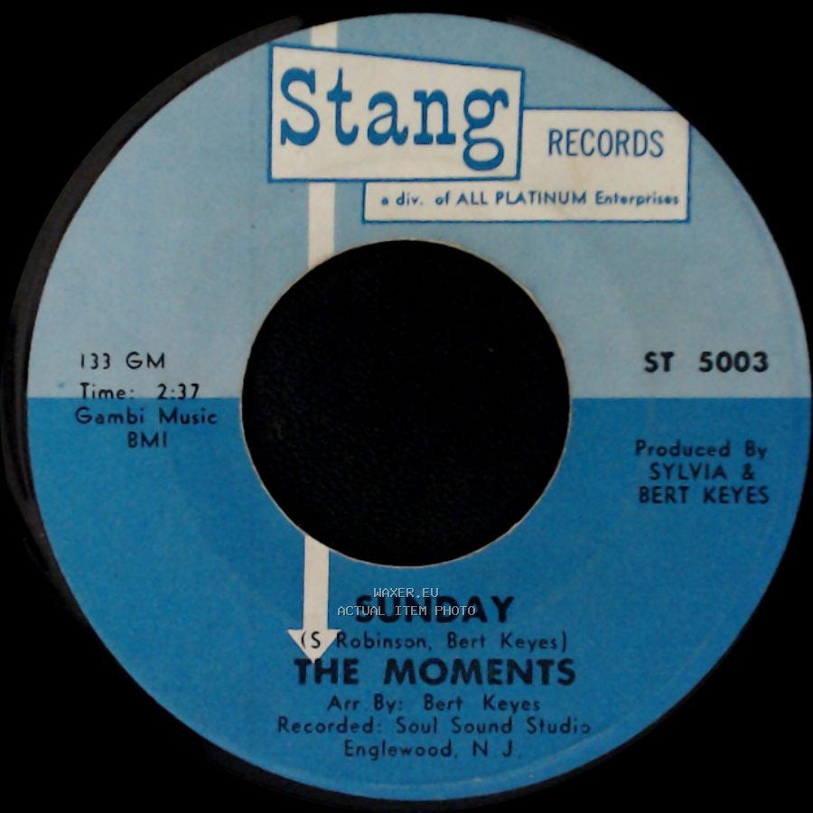 The Moments - Sunday / Somebody Loves You Baby side A