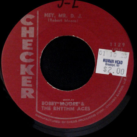 Bobby Moore & The Rhythm Aces - Searching For My Love / Hey, Mr. D. J. side B