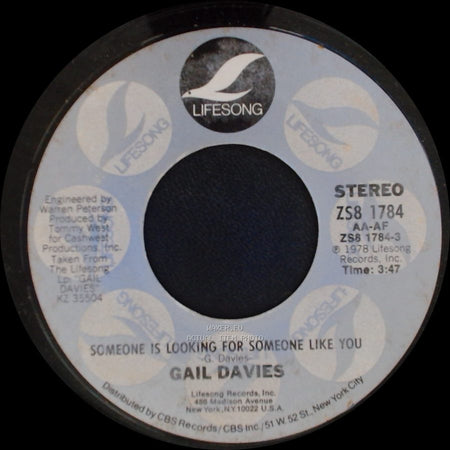 Gail Davies - Someone Is Looking For Someone Like You / Soft Spoken Man side A