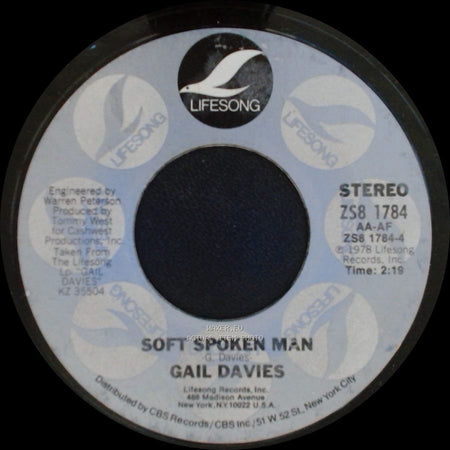 Gail Davies - Someone Is Looking For Someone Like You / Soft Spoken Man side B
