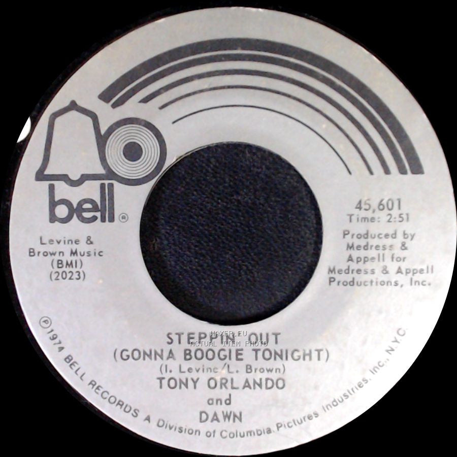 Tony Orlando And Dawn - She Can't Hold A Candle To You / Steppin' Out (Gonna Boogie Tonight) side B