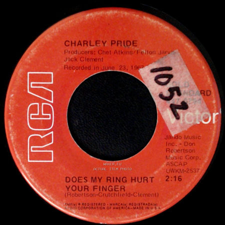 Charley Pride - The Day The World Stood Still / Does My Ring Hurt Your Finger side B