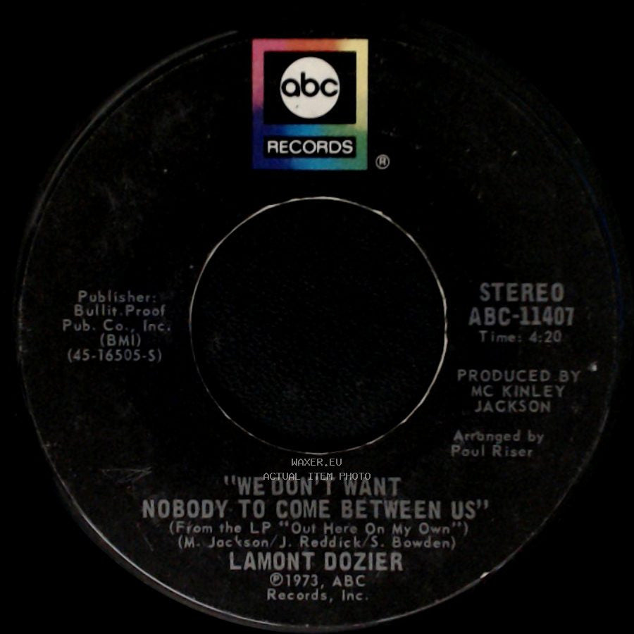 Lamont Dozier - Trying To Hold On To My Woman / We Don't Want Nobody To Come Between Us side B