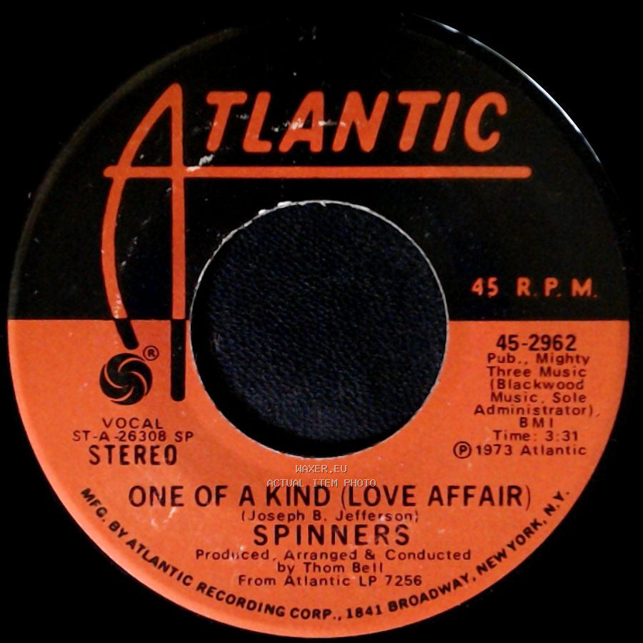 Spinners - One Of A Kind (Love Affair) / Don't Let The Green Grass Fool You side A