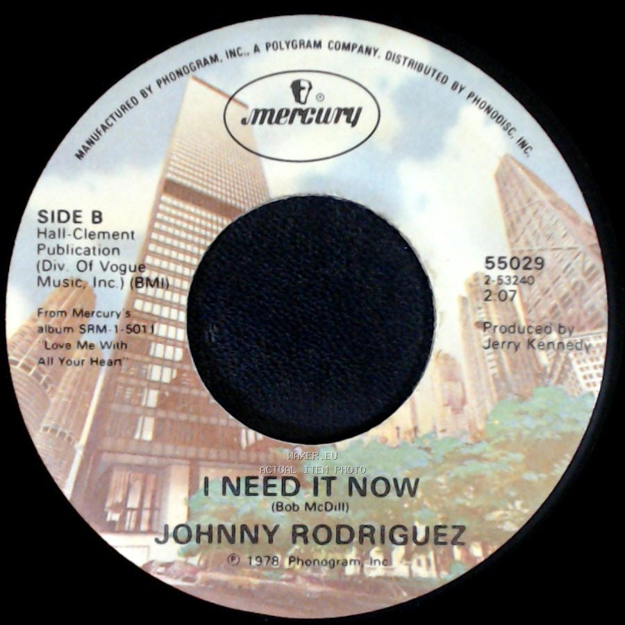 Johnny Rodriguez - Love Me With All Your Heart (Cuando Calienta El Sol) / I Need It Now side B